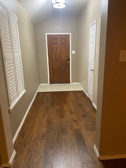 4 bed, 2250 sqft, $2,500 — Photo 4