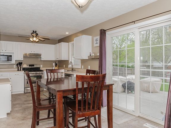 5th image of 112 Lucern Dr