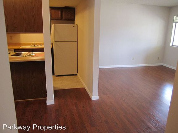 3rd image of 2408 Alabama St APT D12