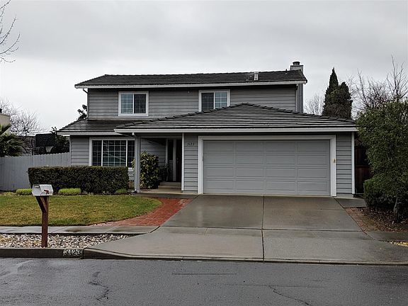 2nd image of 3123 Hyde Park Pl