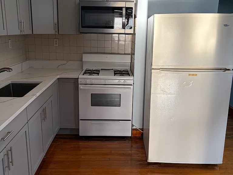 187 Glenway St #2 — Photo 6