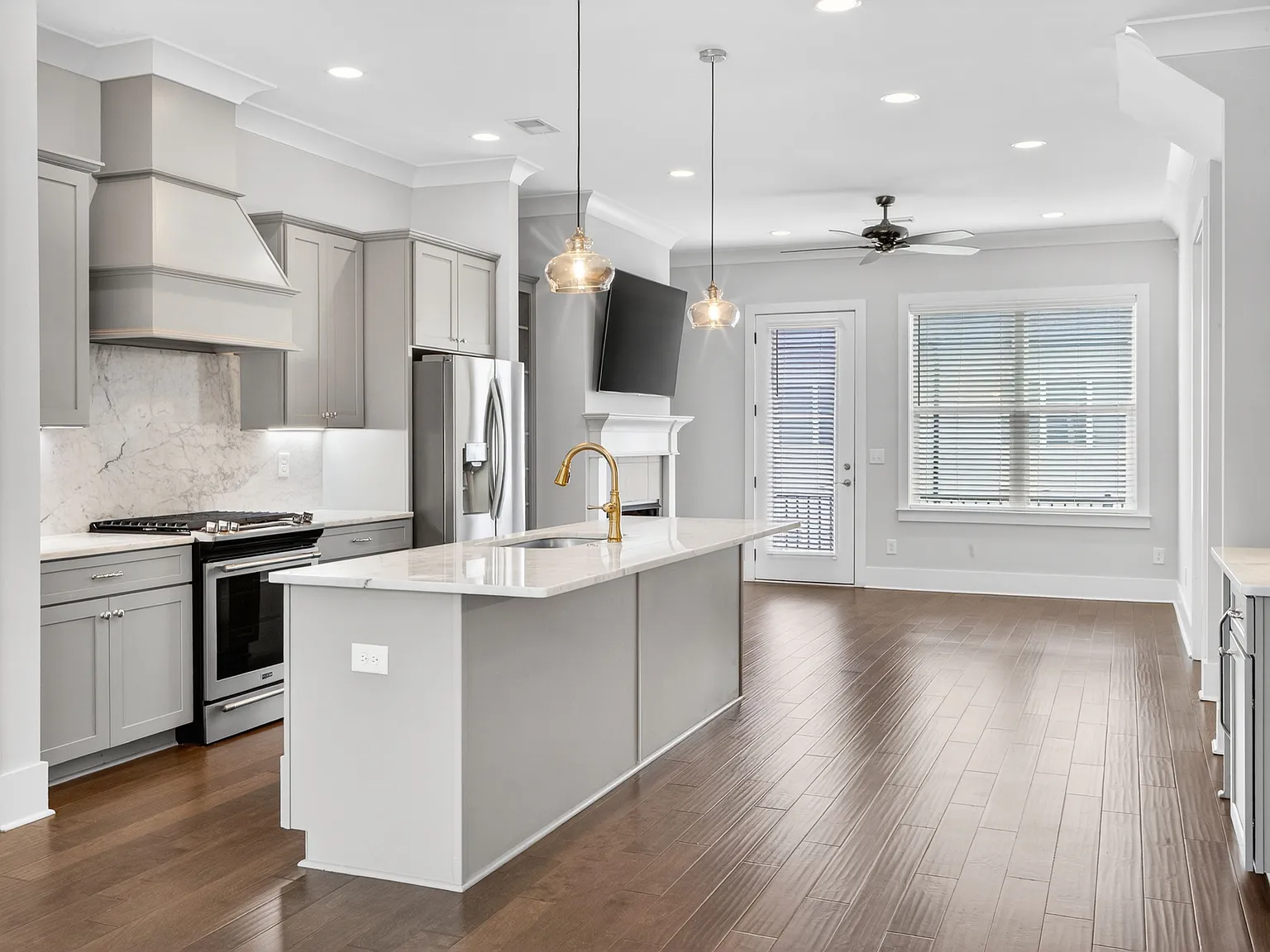 4 bed, 3.5 bath, 2017 sqft, $2,800 — Photo 3