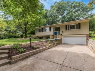 2245 Shady Oaks Ct NE, Cedar Rapids, IA 52402