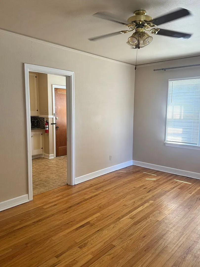1504 East 19th Street — Photo 4