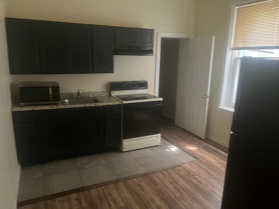 1st image of 1229 W Erie Ave Floor 3