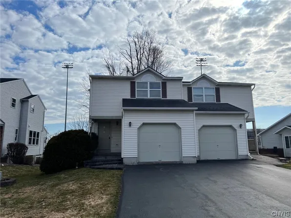 8665 New Country Dr, Cicero, NY 13039