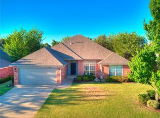 1908 Del Simmons Dr, Edmond, OK 73003
