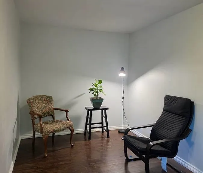 737 Robinson St — Photo 8