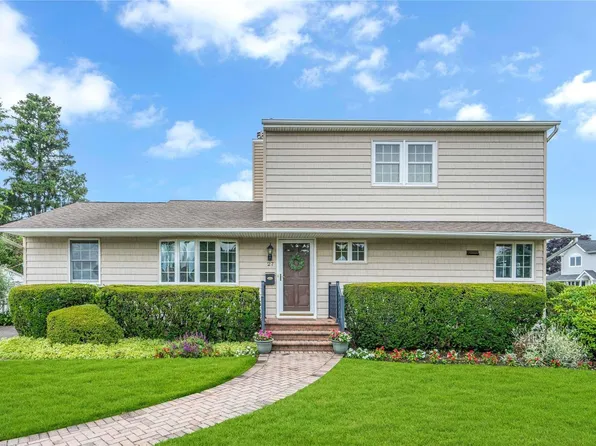 27 Surrey Lane, Plainview, NY 11803