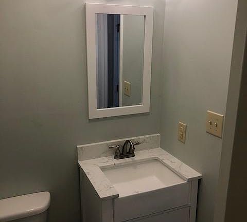 Upgraded Hall Full Bath