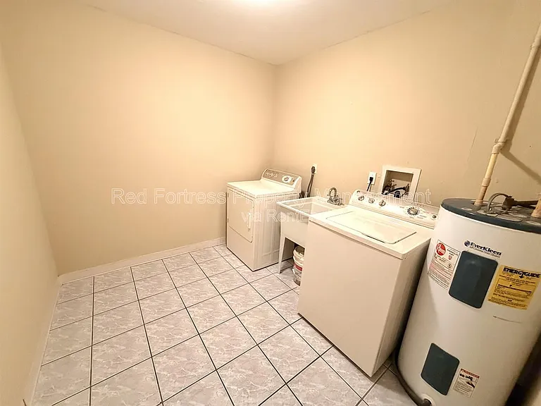 4114 Skyline Blvd #B — Photo 16
