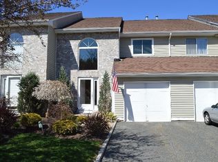 52 Castle Ridge Dr, East Hanover, NJ 07936