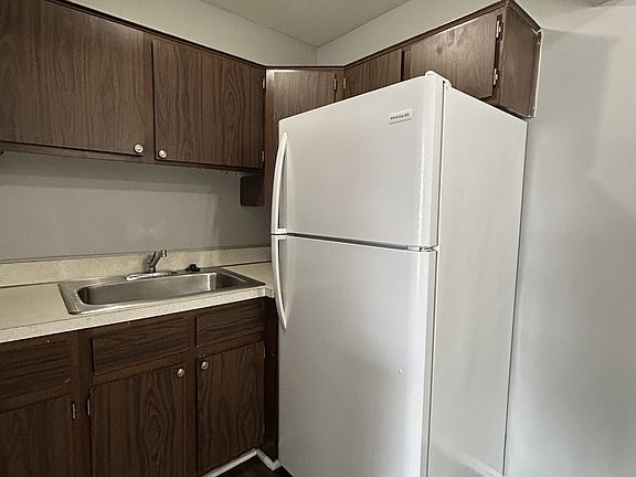 5th image of 360 Walnut St #15540068