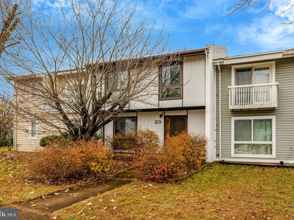 23 Monarch Dr, Sterling, VA 20164