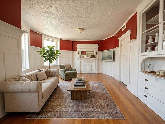 2nd image of 1908 Beacon St #2
