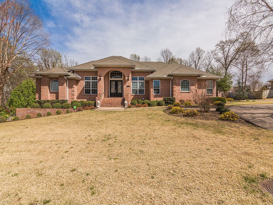 1st image of 16 Stonehenge Dr