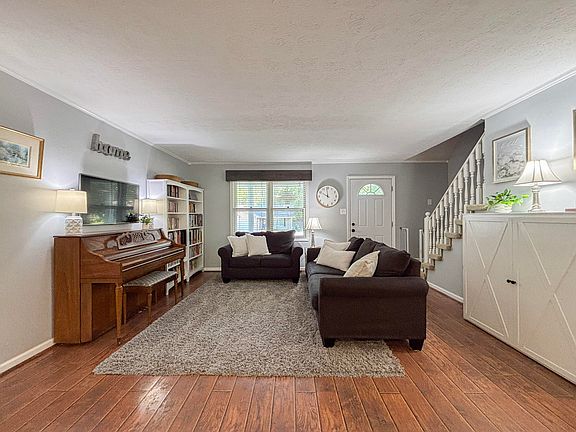 5th image of 6120 Springbrook Dr
