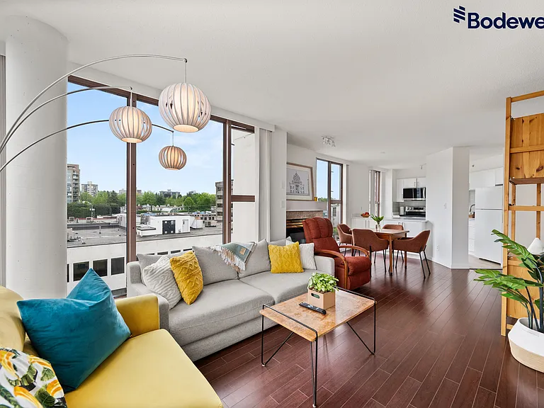 1633 W 8th Ave — Photo 1