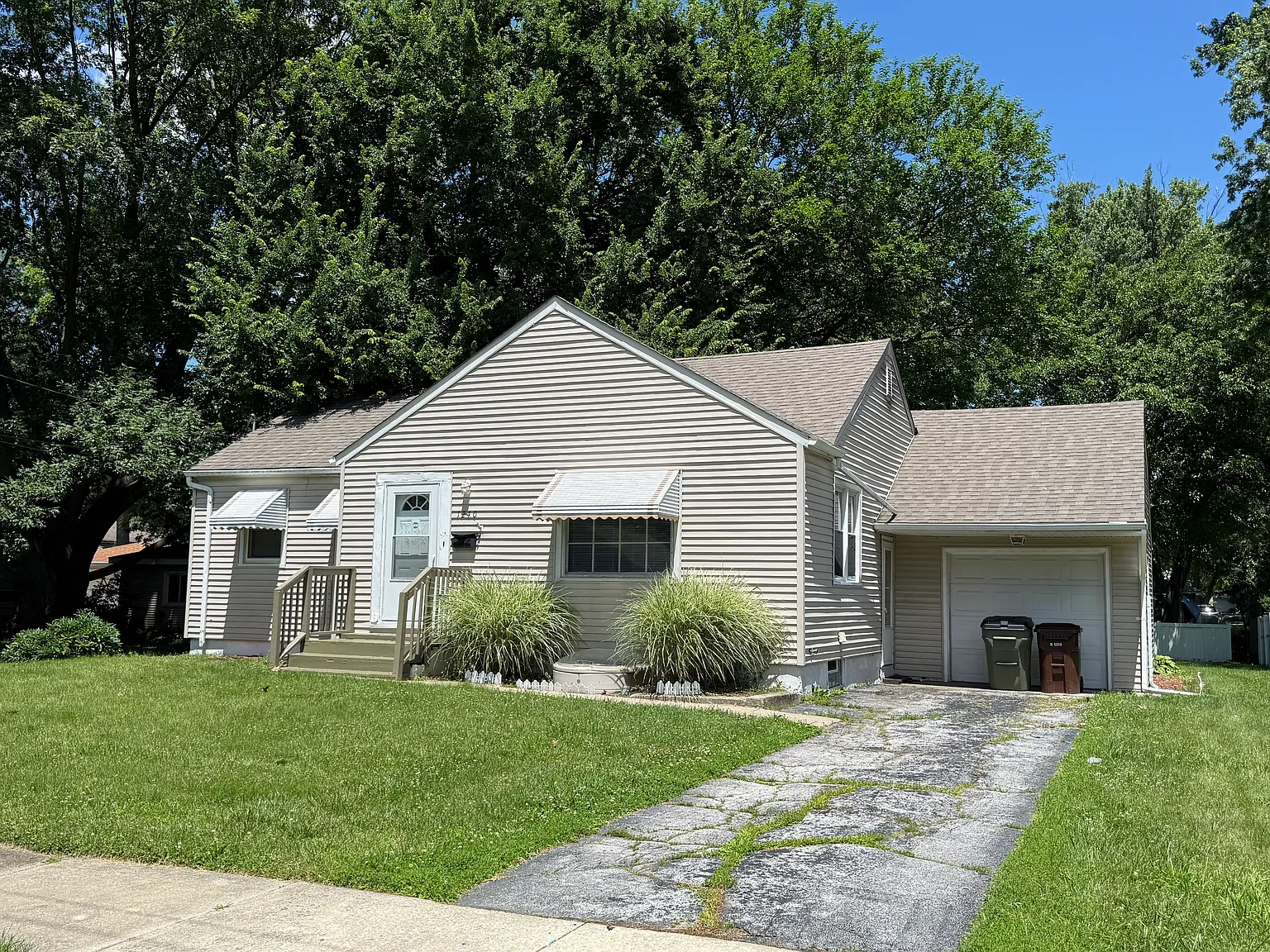 4 bed, 1200 sqft, $2,600 — Photo 2