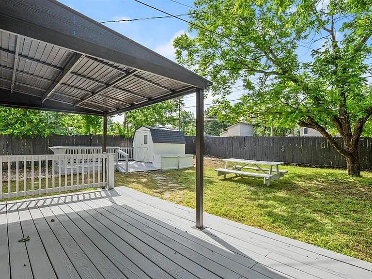 2937 Higgins St — Photo 44