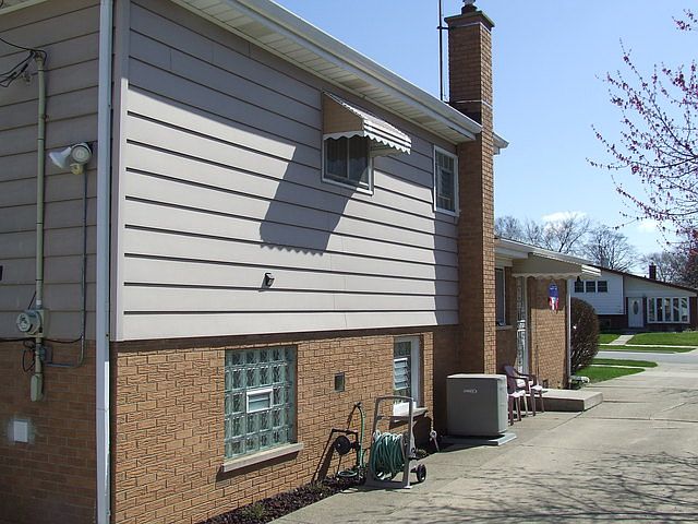 2nd image of 18 N School St