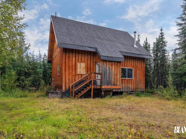 1835 Waller Rd E, North Pole, AK 99705