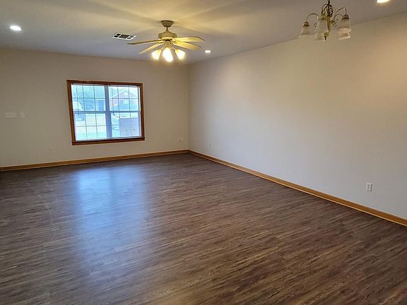 3rd image of 1507 N Vintage Ln