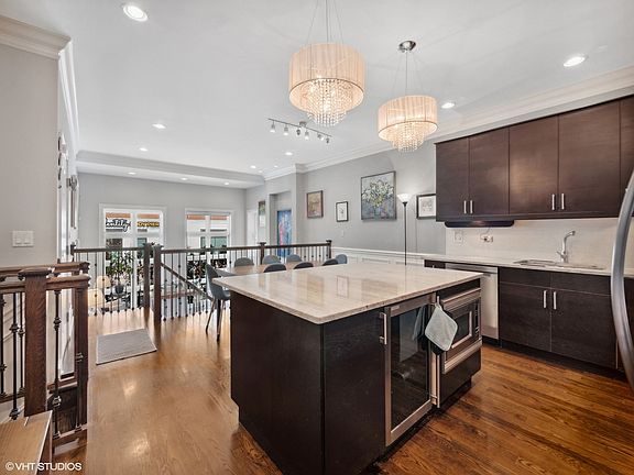 4th image of 2257 W Belmont Ave #1E