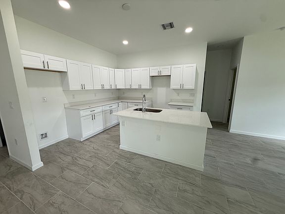 4th image of 2964 Wells Ave
