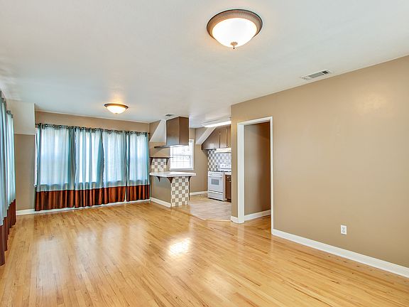 4th image of 10303 1/2 Monterey St