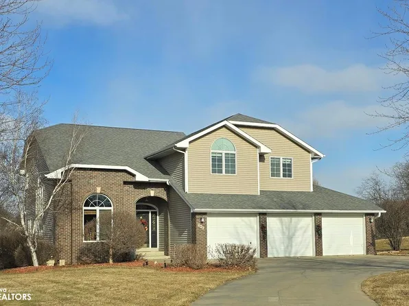 906 Fox Run Dr, Oskaloosa, IA 52577