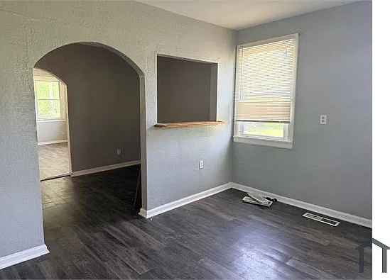 3 bed, 1070 sqft, $1,300 — Photo 3