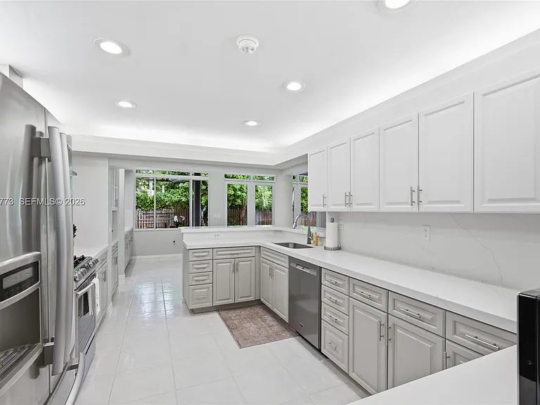 15845 SW 87th Ave — Photo 25