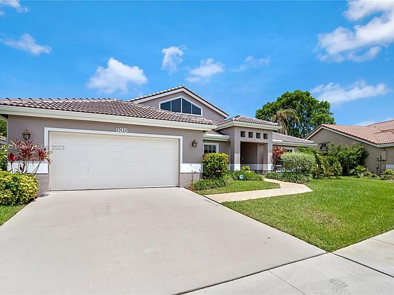 3rd image of 935 NW 202nd Ave