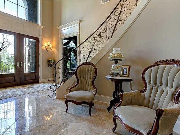 3rd image of 211 Forest Oaks Dr