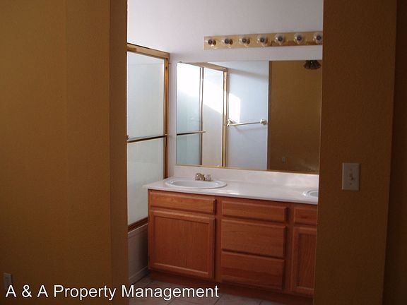 5th image of 2281 E El Paso Ave