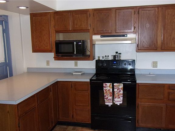 4th image of 40 Fair St