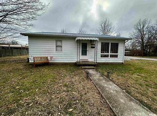 109 W Hull St, Mc Leansboro, IL 62859
