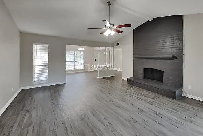 3 bed, 2.0 bath, 1645 sqft, $2,340 — Photo 4