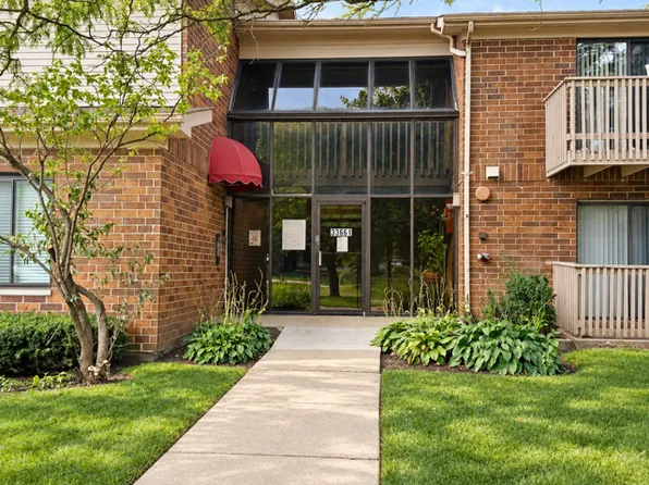 33661 N Royal Oak Ln APT 105, Grayslake, IL 60030
