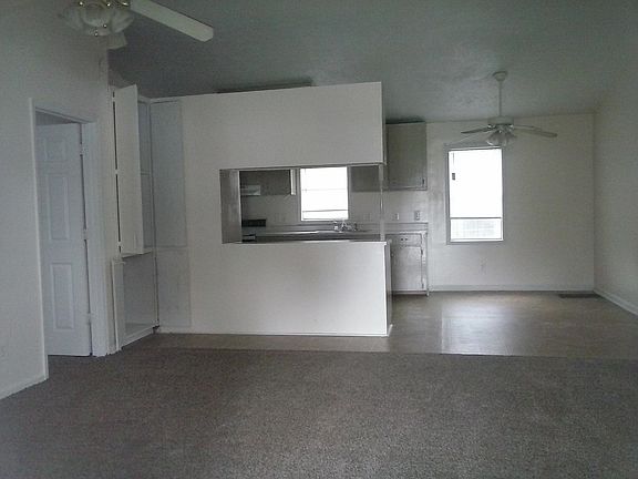 3rd image of 6 Bennett Dr