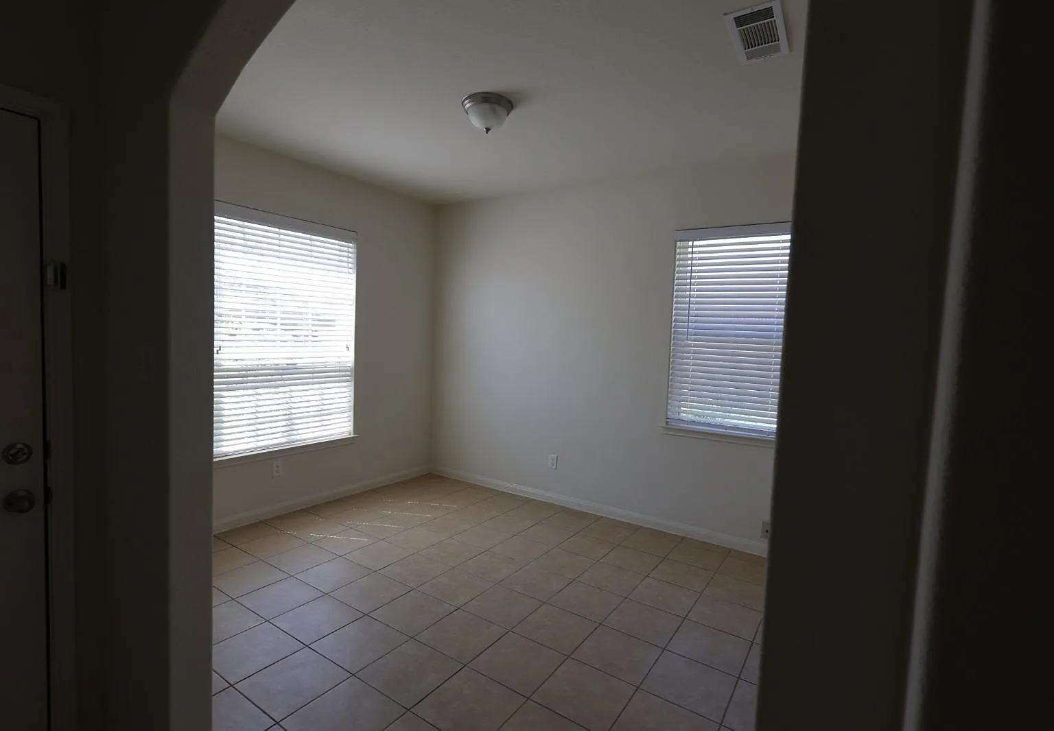 3 bed, 2.0 bath, 1597 sqft, $2,000 — Photo 4