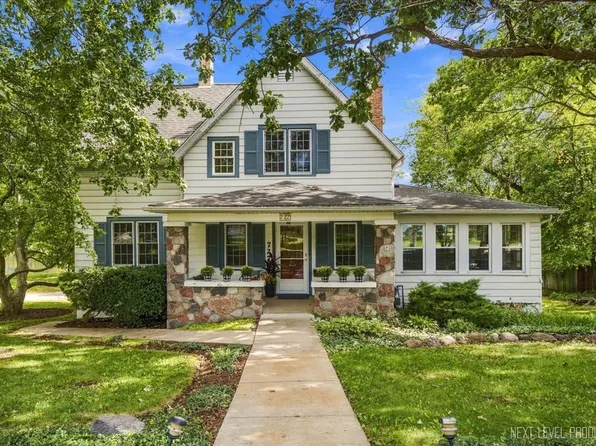 727 N 1st St, Geneva, IL 60134