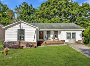 1274 Fort Dr, Hanahan, SC 29410