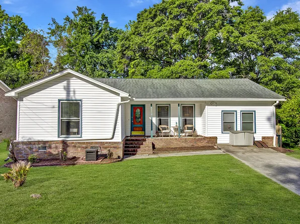 1274 Fort Dr, Hanahan, SC 29410