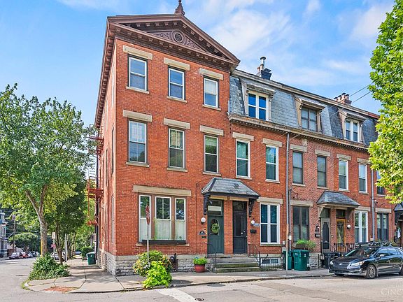 3rd image of 927 Paradrome St Unit 3