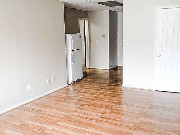 3rd image of 106 N Cross St #A
