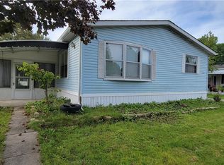 5 Sycamore Dr, Olmsted Falls, OH 44138