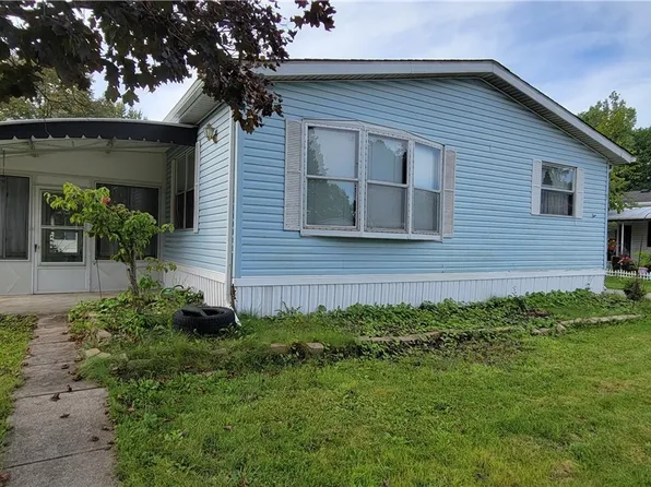 5 Sycamore Dr, Olmsted Falls, OH 44138