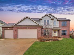 3604 Matthew Dr, Bloomington, IL 61704